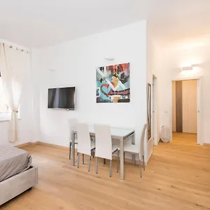  Apartment Magnoliaapartments - 2a Valle Duomo Italy